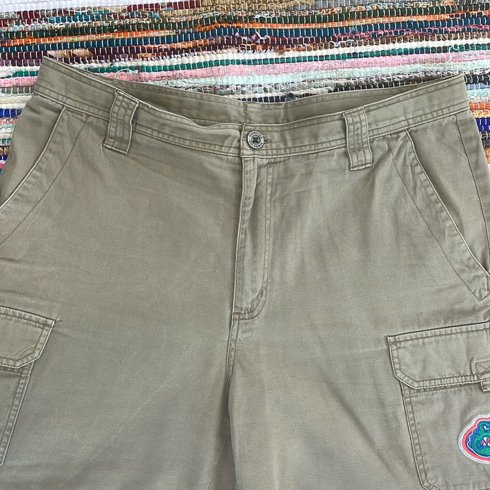Columbia Gator 🐊 Khaki Cargo Shorts- #1918 - Picture 4 of 11